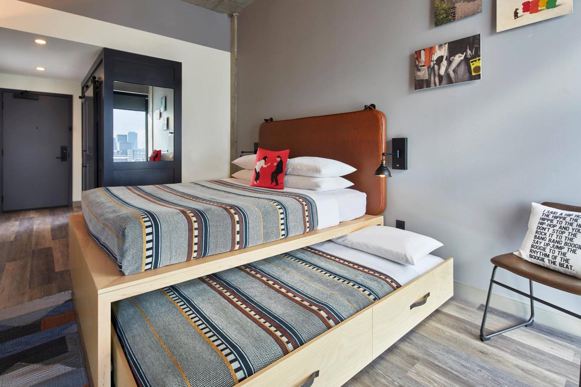 Moxy Columbus Short North Hotel Exterior photo
